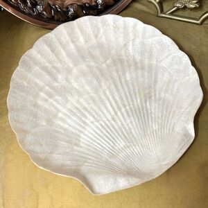 Vintage Capiz Shell Pearlescent Scallop Shell Shaped Dish 11”x11”